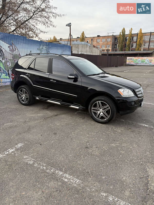 Внедорожник / Кроссовер Mercedes-Benz M-Class 2005 в Киеве