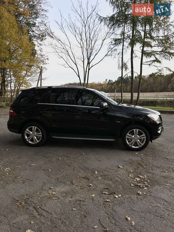 Позашляховик / Кросовер Mercedes-Benz M-Class 2011 в Рівному