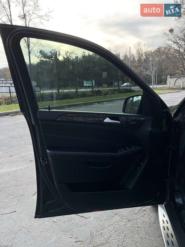 Позашляховик / Кросовер Mercedes-Benz M-Class 2011 в Рівному