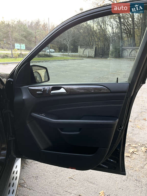 Позашляховик / Кросовер Mercedes-Benz M-Class 2011 в Рівному