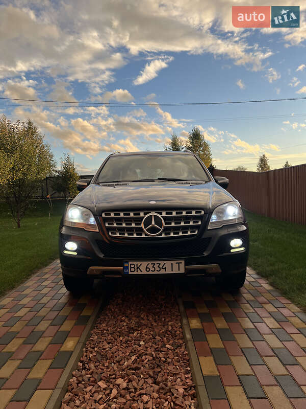 Позашляховик / Кросовер Mercedes-Benz M-Class 2009 в Вараші