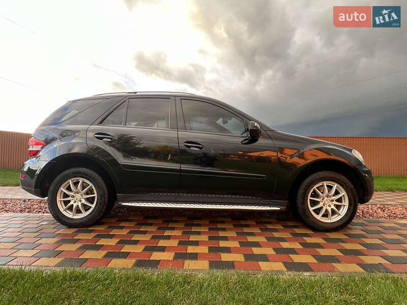 Позашляховик / Кросовер Mercedes-Benz M-Class 2009 в Вараші