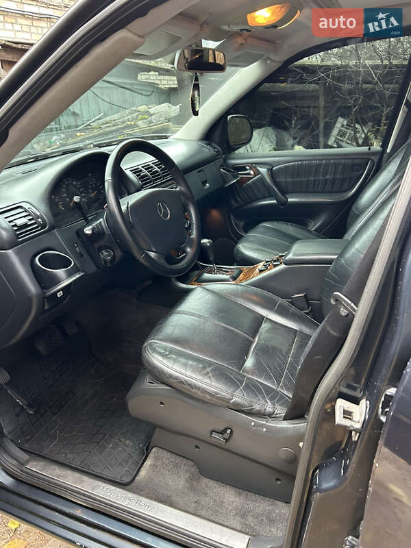Внедорожник / Кроссовер Mercedes-Benz M-Class 2000 в Киеве