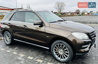 Позашляховик / Кросовер Mercedes-Benz M-Class 2011 в Чернівцях