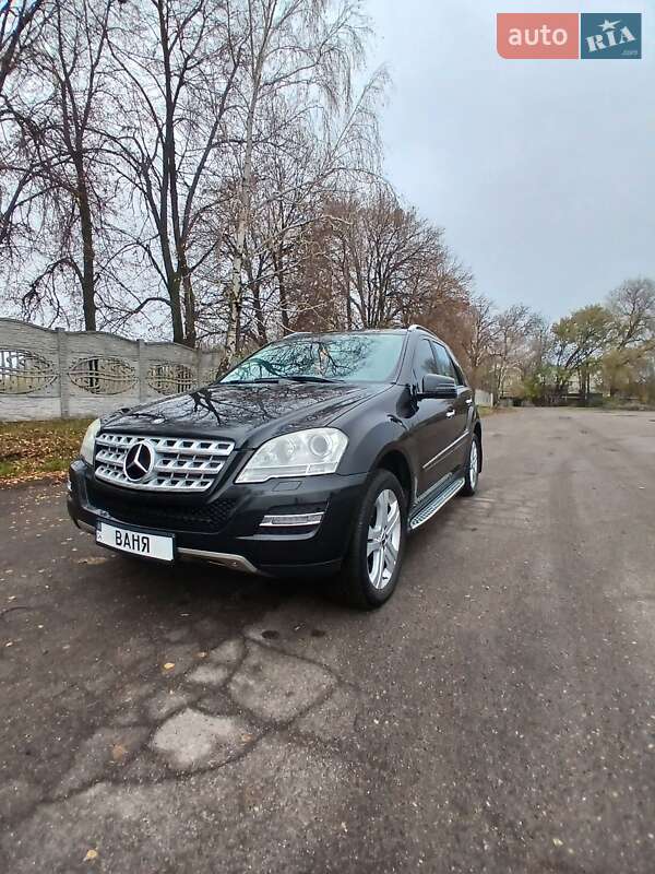 Позашляховик / Кросовер Mercedes-Benz M-Class 2010 в Солоному