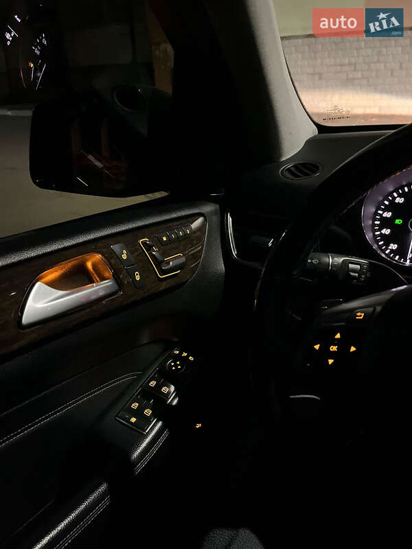 Позашляховик / Кросовер Mercedes-Benz M-Class 2011 в Рівному