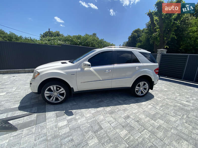 Внедорожник / Кроссовер Mercedes-Benz M-Class 2011 в Косове