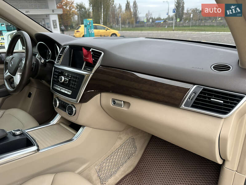 Внедорожник / Кроссовер Mercedes-Benz M-Class 2015 в Киеве