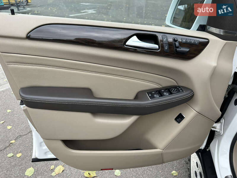 Внедорожник / Кроссовер Mercedes-Benz M-Class 2015 в Киеве