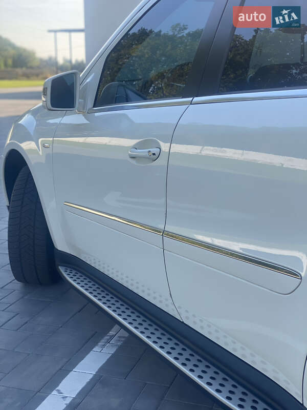 Внедорожник / Кроссовер Mercedes-Benz M-Class 2011 в Луцке