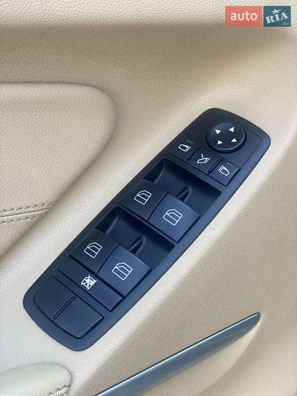 Внедорожник / Кроссовер Mercedes-Benz M-Class 2011 в Луцке