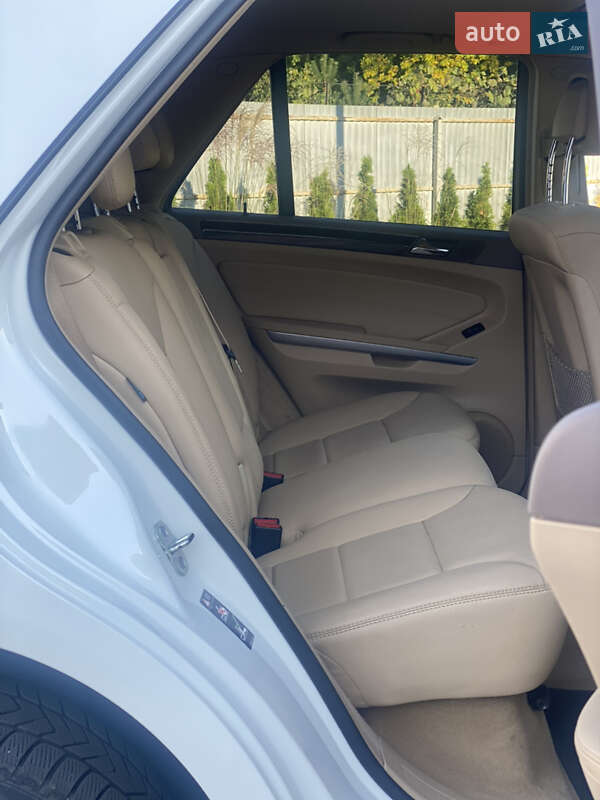 Внедорожник / Кроссовер Mercedes-Benz M-Class 2011 в Луцке