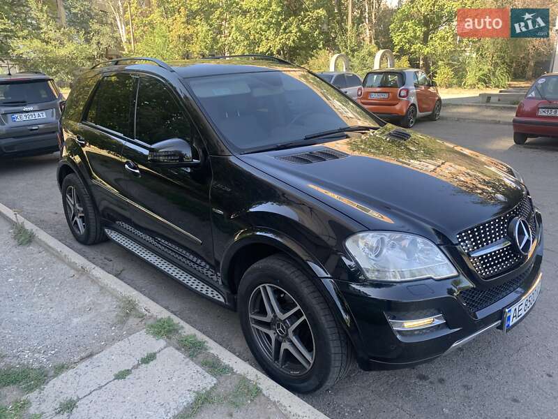 Внедорожник / Кроссовер Mercedes-Benz M-Class 2010 в Кривом Роге