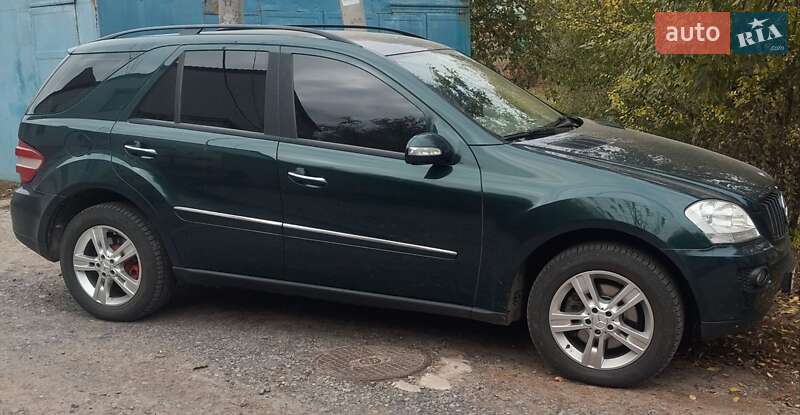 Внедорожник / Кроссовер Mercedes-Benz M-Class 2005 в Сумах