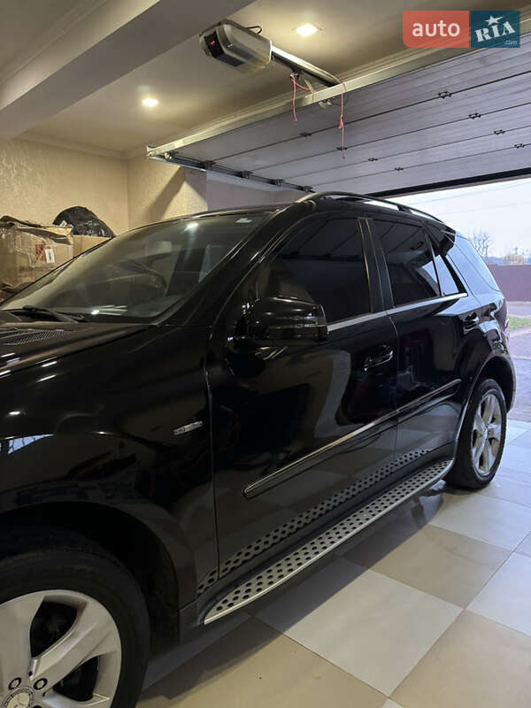 Позашляховик / Кросовер Mercedes-Benz M-Class 2011 в Чернівцях фото 8 Позашляховик / Кросовер Mercedes-Benz M-Class 2011 в Чернівцях