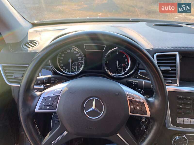 Внедорожник / Кроссовер Mercedes-Benz M-Class 2011 в Киеве