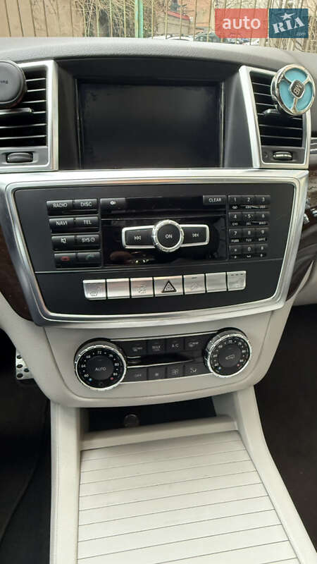 Позашляховик / Кросовер Mercedes-Benz M-Class 2013 в Одесі