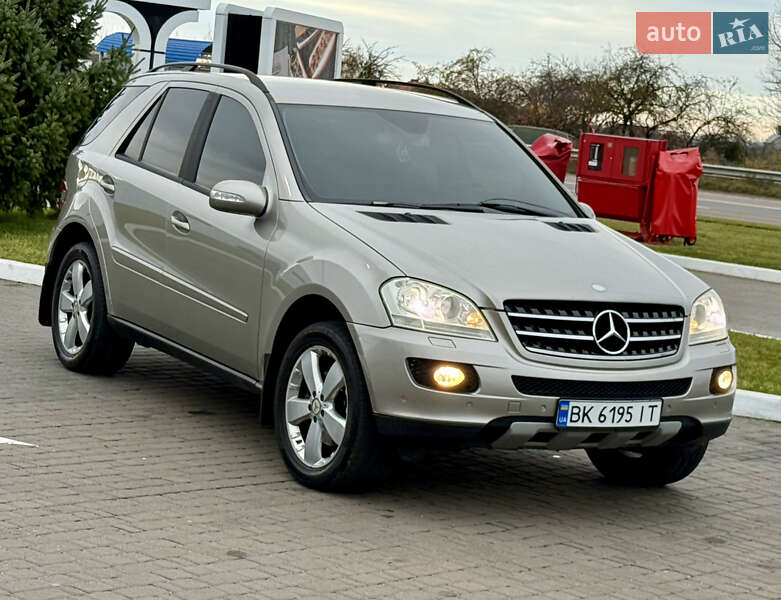 Внедорожник / Кроссовер Mercedes-Benz M-Class 2005 в Ровно