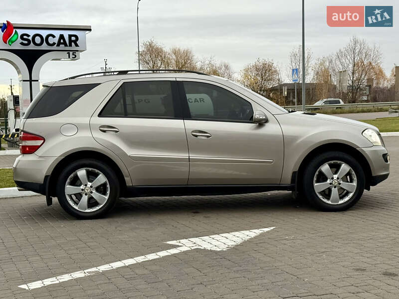 Внедорожник / Кроссовер Mercedes-Benz M-Class 2005 в Ровно