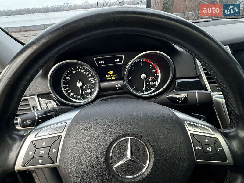 Внедорожник / Кроссовер Mercedes-Benz M-Class 2013 в Киеве