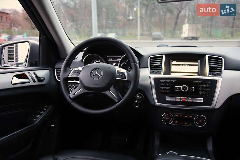 Позашляховик / Кросовер Mercedes-Benz M-Class 2012 в Харкові