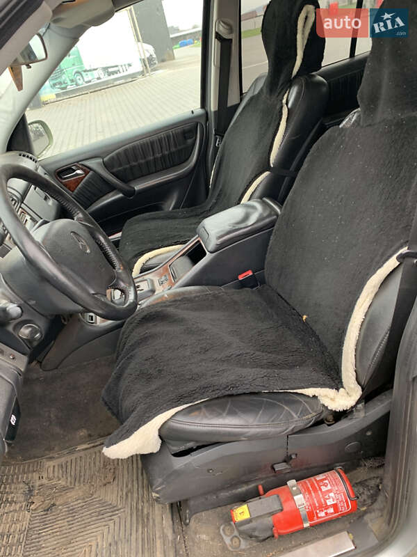 Внедорожник / Кроссовер Mercedes-Benz M-Class 2002 в Черновцах