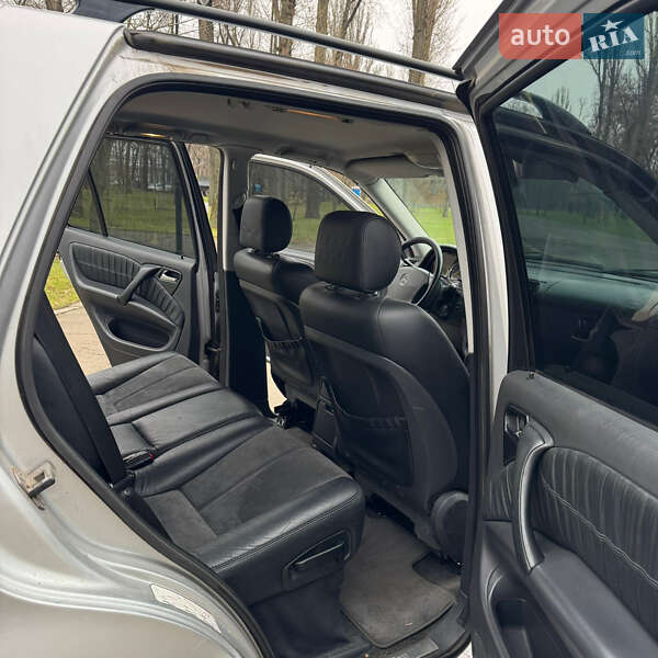 Внедорожник / Кроссовер Mercedes-Benz M-Class 2001 в Киеве