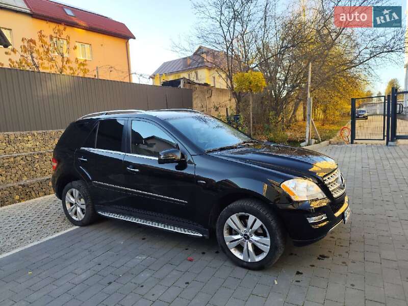 Mercedes-Benz M-Class 2011 Mercedes-Benz M-Class 2011