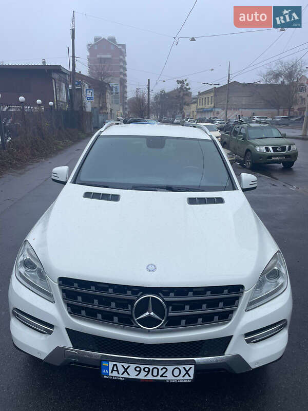 Mercedes-Benz M-Class 2011 Mercedes-Benz M-Class 2011