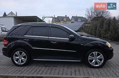 Позашляховик / Кросовер Mercedes-Benz M-Class 2010 в Кіцмані
