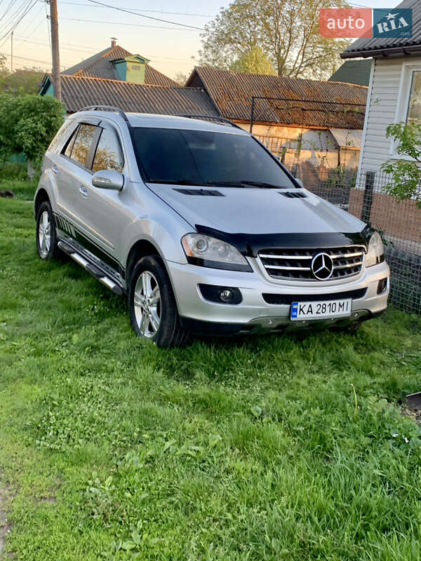 Mercedes-Benz M-Class 2005 Mercedes-Benz M-Class 2005