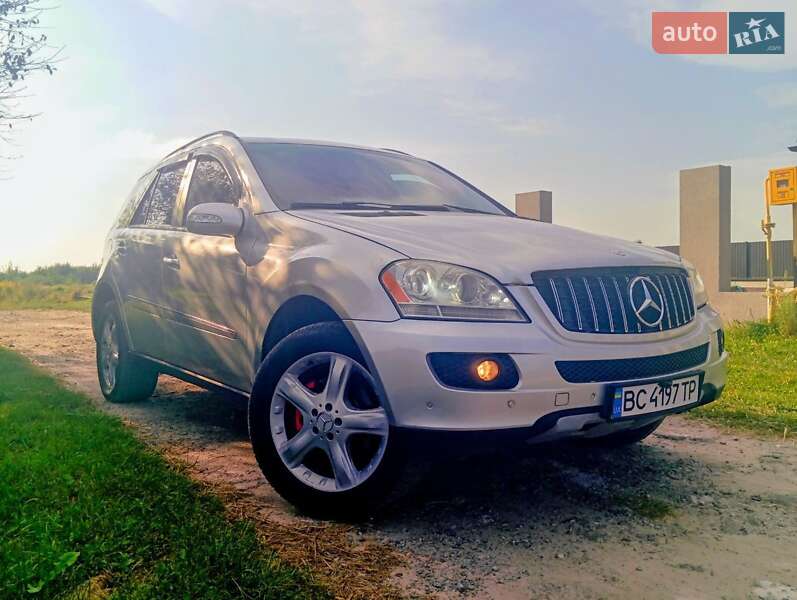 Mercedes-Benz M-Class 2005