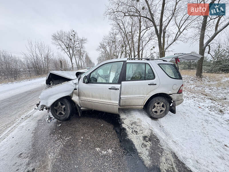 Внедорожник / Кроссовер Mercedes-Benz M-Class 2000 в Киеве фото 7 Внедорожник / Кроссовер Mercedes-Benz M-Class 2000 в Киеве