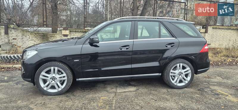 Внедорожник / Кроссовер Mercedes-Benz M-Class 2012 в Солоницевке