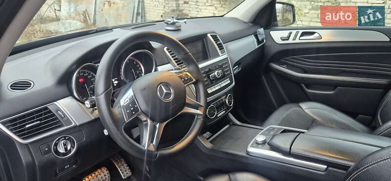 Внедорожник / Кроссовер Mercedes-Benz M-Class 2012 в Солоницевке