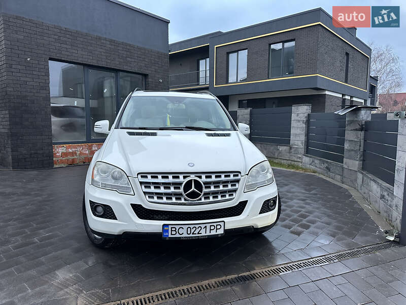 Mercedes-Benz M-Class 2010