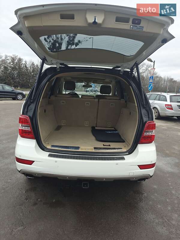 Внедорожник / Кроссовер Mercedes-Benz M-Class 2010 в Ровно