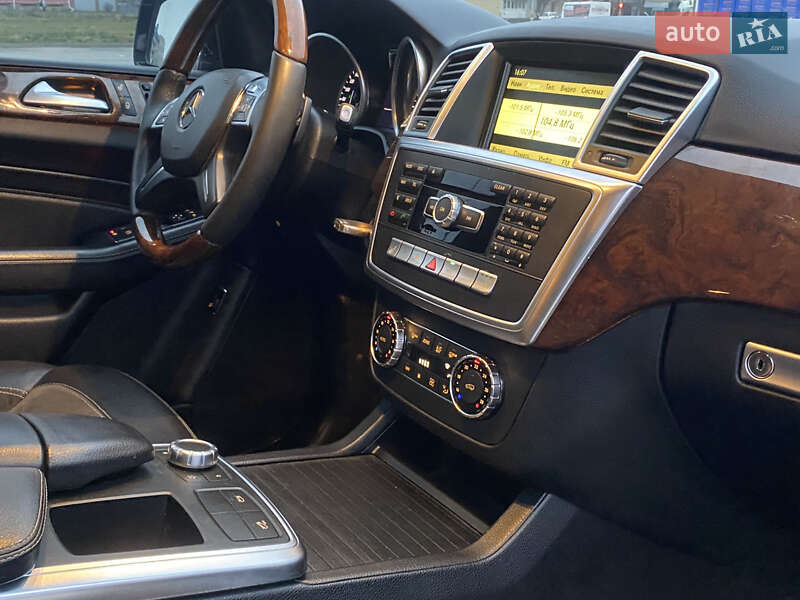 Внедорожник / Кроссовер Mercedes-Benz M-Class 2012 в Каменец-Подольском