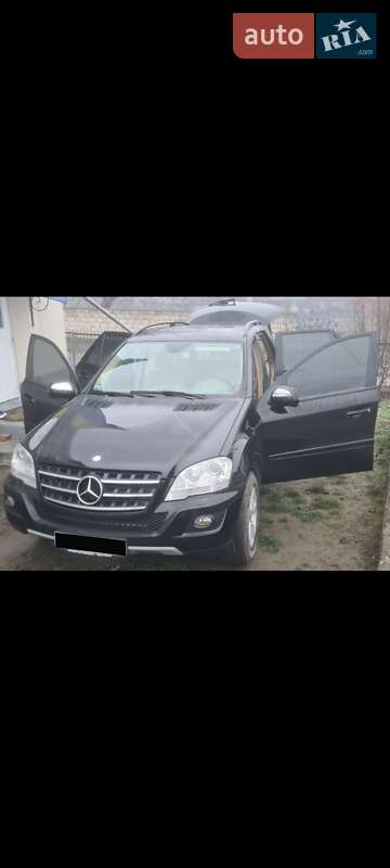 Позашляховик / Кросовер Mercedes-Benz M-Class 2009 в Чернівцях