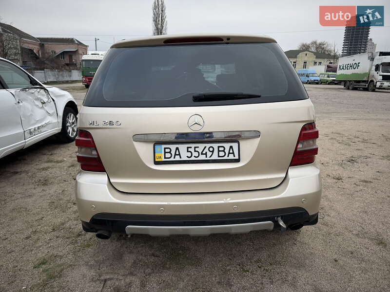 Внедорожник / Кроссовер Mercedes-Benz M-Class 2006 в Кропивницком