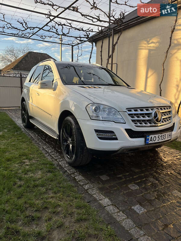 Внедорожник / Кроссовер Mercedes-Benz M-Class 2011 в Белках