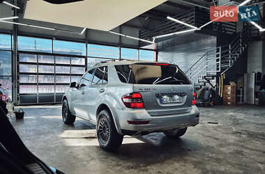 Позашляховик / Кросовер Mercedes-Benz M-Class 2009 в Чернівцях