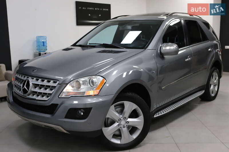 Mercedes-Benz M-Class 2010 Mercedes-Benz M-Class 2010