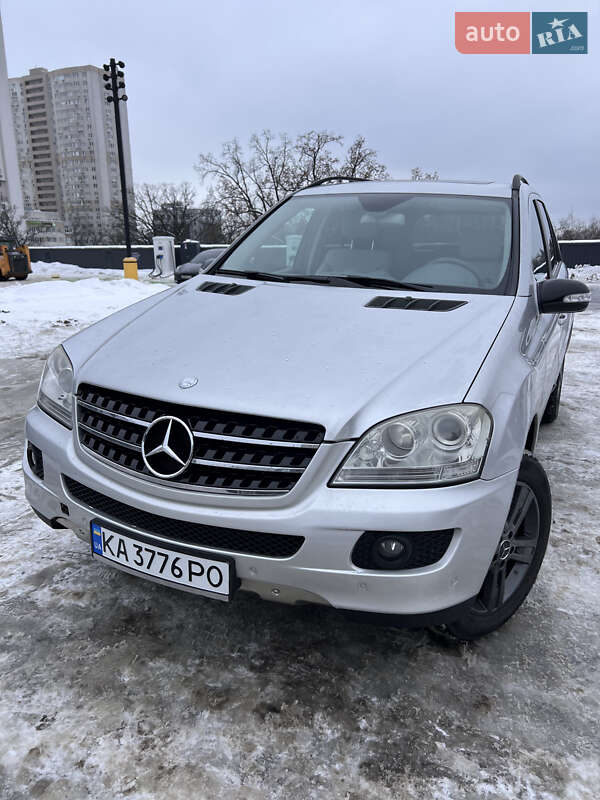 Mercedes-Benz M-Class 2005