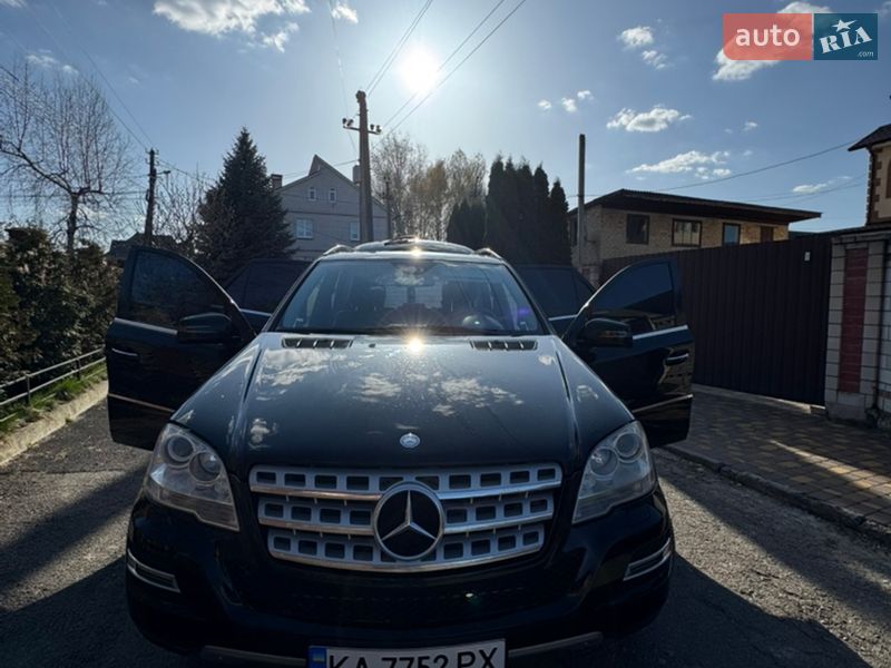 Внедорожник / Кроссовер Mercedes-Benz M-Class 2010 в Киеве