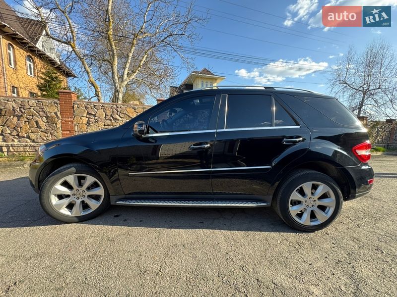 Внедорожник / Кроссовер Mercedes-Benz M-Class 2010 в Киеве