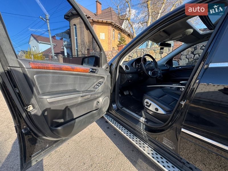 Внедорожник / Кроссовер Mercedes-Benz M-Class 2010 в Киеве