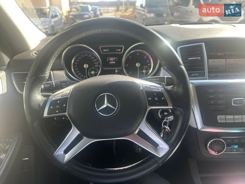 Внедорожник / Кроссовер Mercedes-Benz M-Class 2013 в Киеве