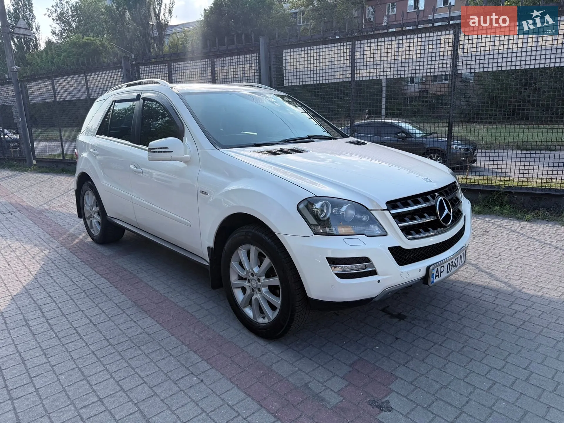 2011 Mercedes-Benz M-klasse - мініатюра 31