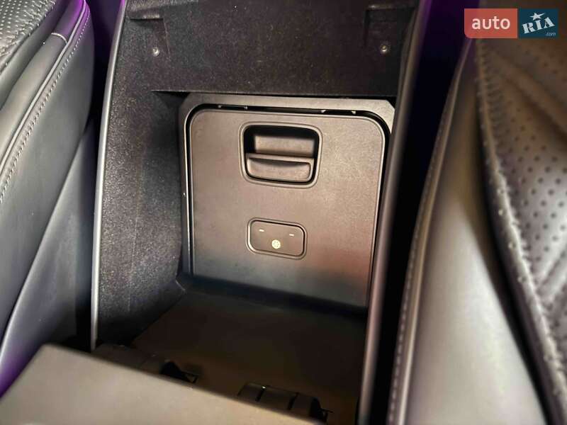 Седан Mercedes-Benz Maybach 2021 в Львові